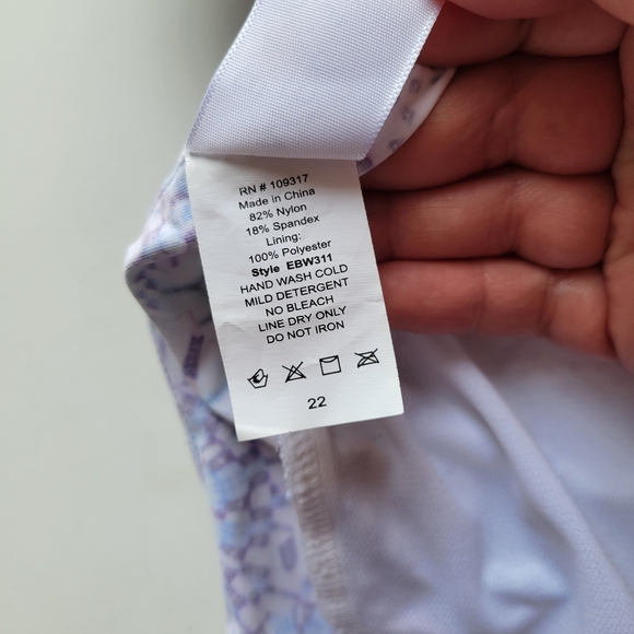 Emerald Bay women's plus size slimming one piece bathing suit size 22 - Picture 7 of 7